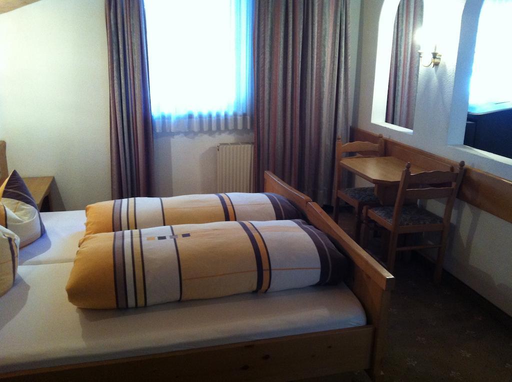 Hotel Garni Pfandl Neustift im Stubaital Chambre photo